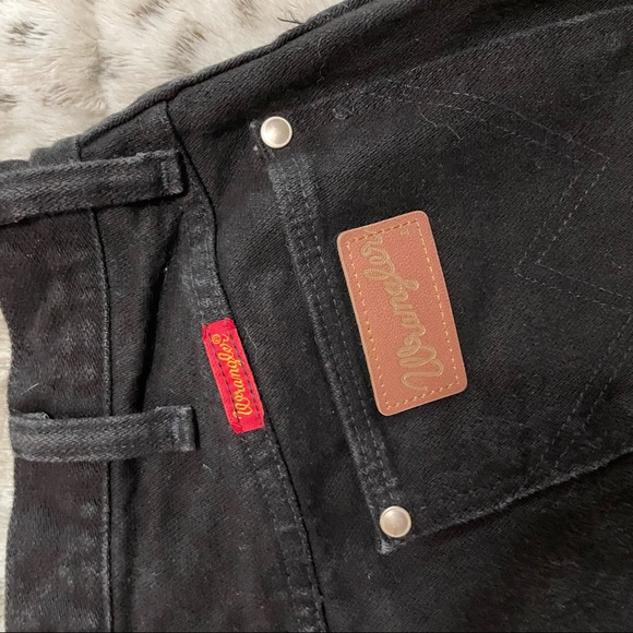 SOLD ❌ RED TAG Wrangler Mom Jeans - Picture 2 of 9